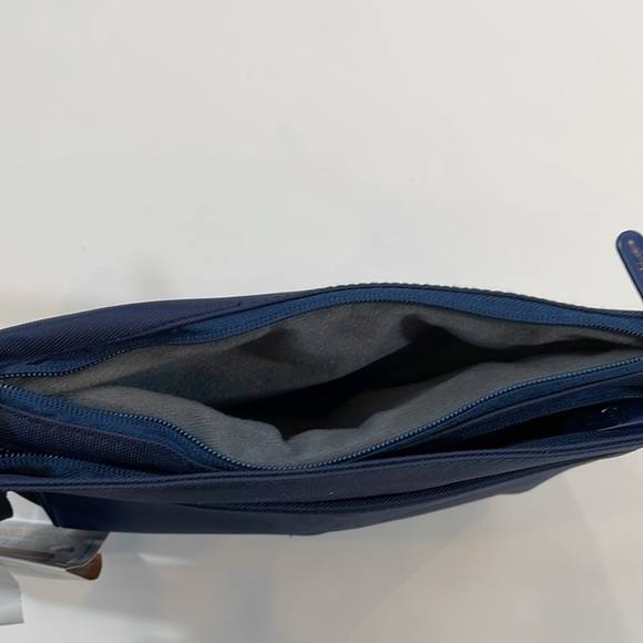 Heys Travel HiLite Crossbody Bag Navy RFID Shield Tablet Sleeve NWT - Picture 10 of 13